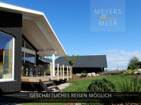 Schwarzes Holzferienhaus mit Sauna -- GARTENGLÜCK -- an der Ostsee, Zierow bei Wismar, Strand 500m, 2 Schlafzimmer in Zierow